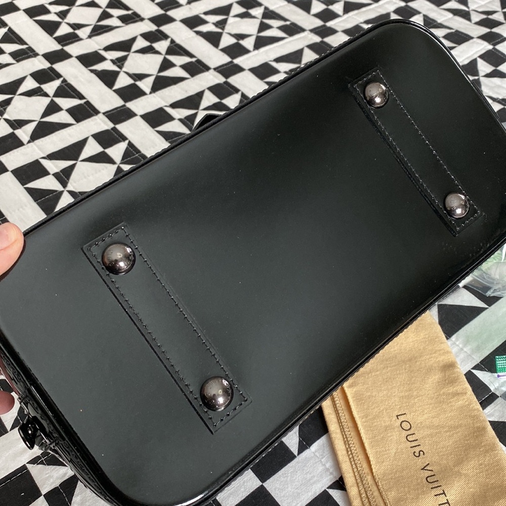 Sold🖤 Louis Vuitton Alma PM Magnetique - Picture 9 of 16